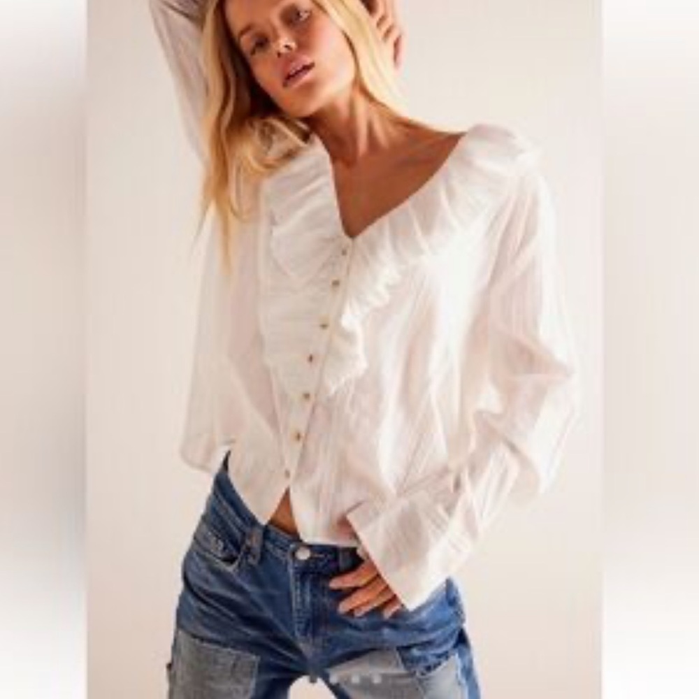 FREE PEOPLE We The Free White Ruffle Button-Front blouse
